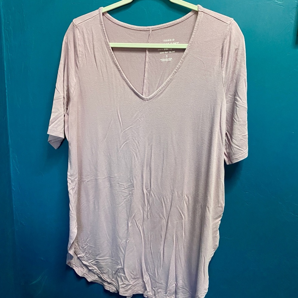 Torrid super soft light purple knit v-neck tee, size 1